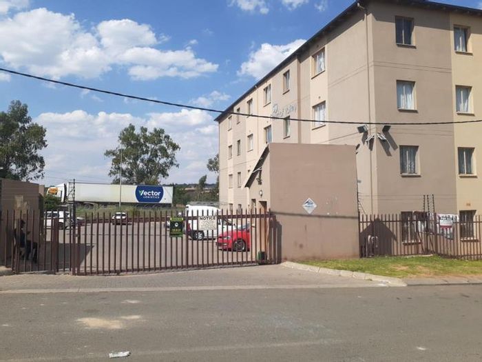 Fleurhof Apartment For Sale: 2 Bedrooms, 24/7 Security, Open-Plan Living.