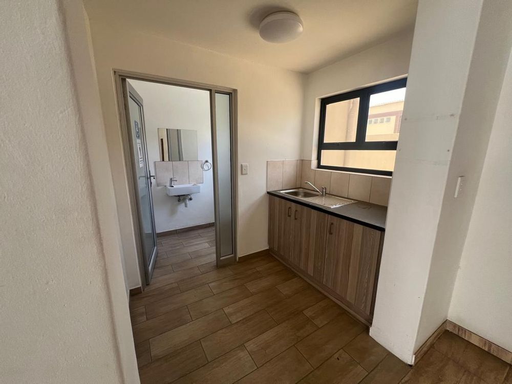 Main area's kitchenette and WC