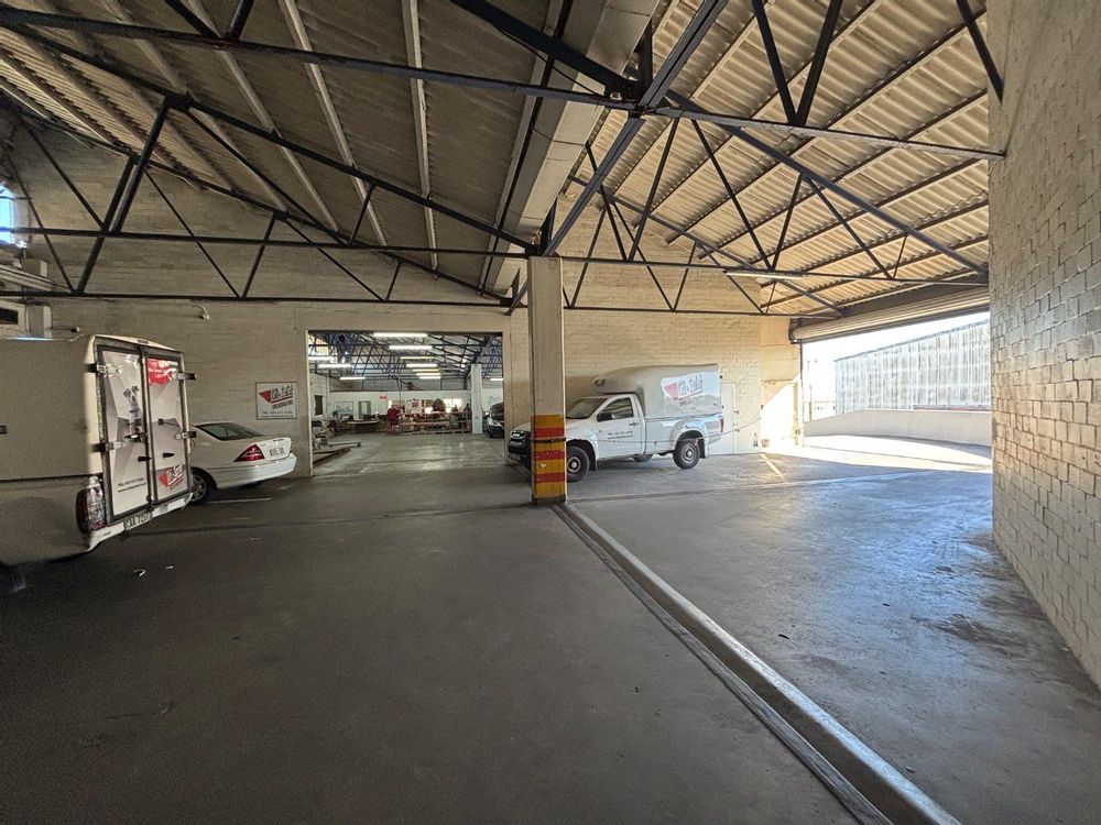 Rosbur Park - 605m² TO LET