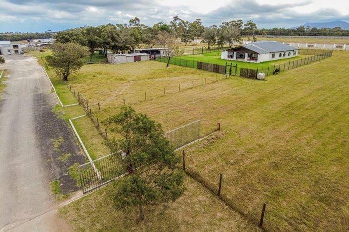 Property #2418052, Farm For Sale in St Albans