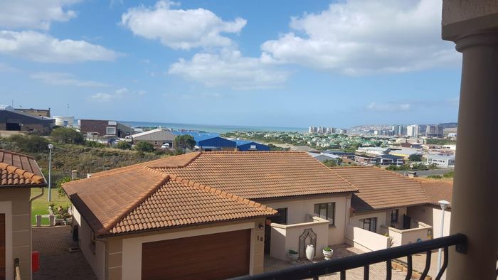 Property #2107043, Townhouse Rental Monthly in Island View