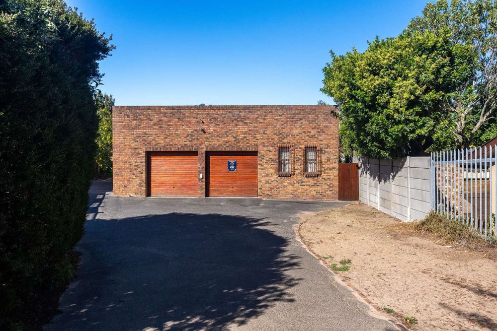 Garages, 2nd entrance, plenty additional parking