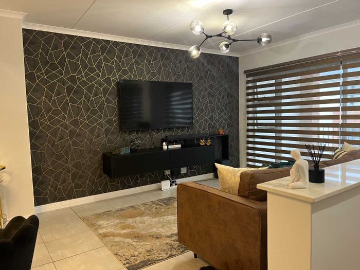 Two-bedroom apartment in Ballito Central, featuring gym, pool, and 24/7 security. To Rent.