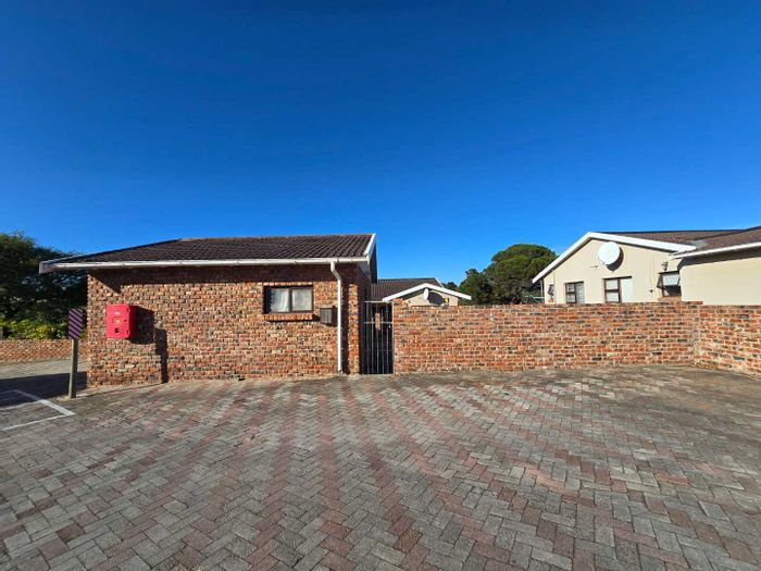 Property #2391375, Townhouse Rental Monthly in Newton Park