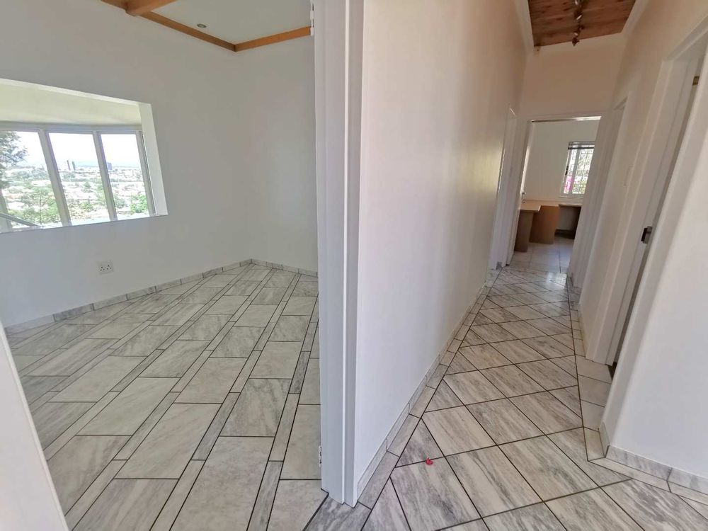 1ST FLOOR - PASSAGE WITH 2 BEDROOMS 