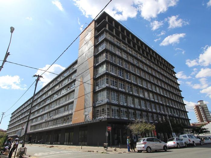 For Sale: Business property in Doornfontein with 870 residential units and amenities.