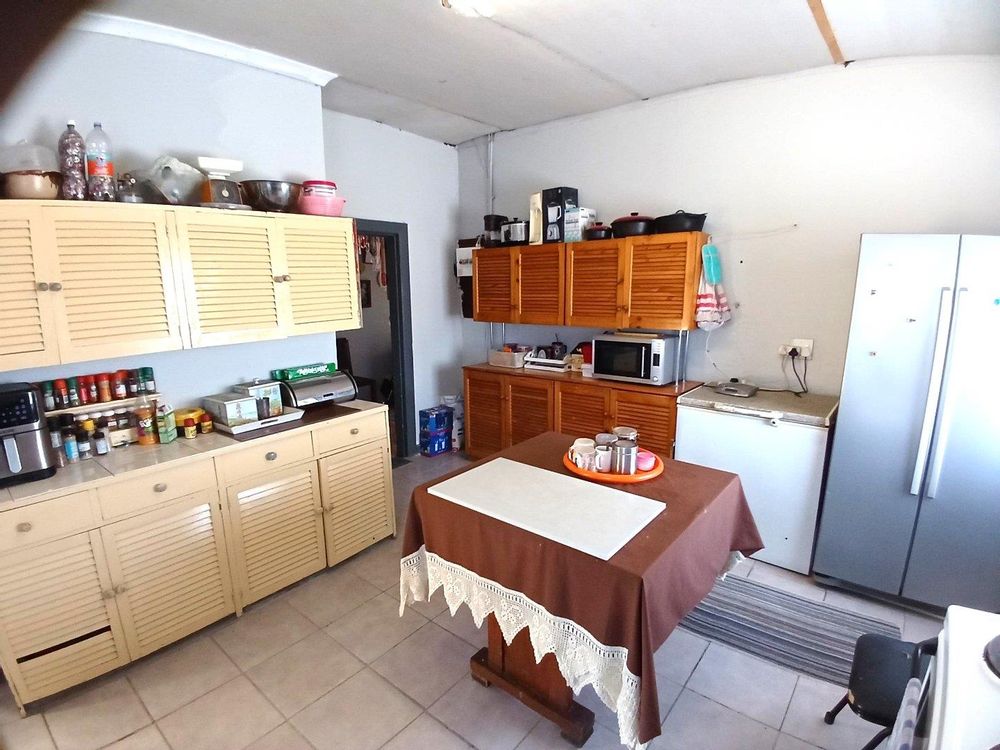 MAIN DWELLING: Kitchen.