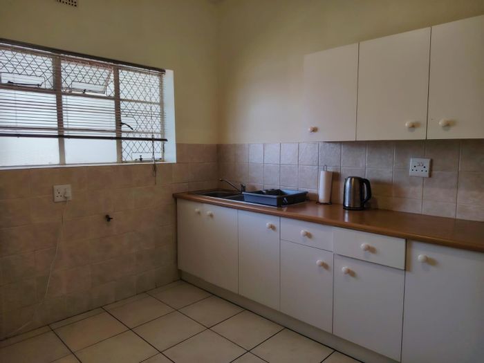 2-Bedroom Apartment in St Georges Park To Rent with Balcony and Parking Space.