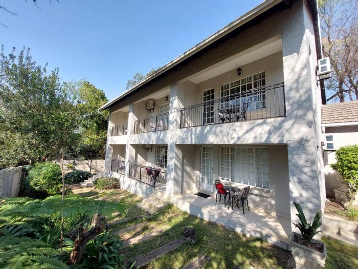 Edenburg Apartment To Rent: All-inclusive studios with secure parking and weekly cleaning.