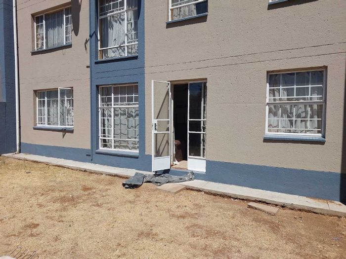 For Sale: Apartment in Kempton Park Central with 2 bedrooms, communal garden, and parking.