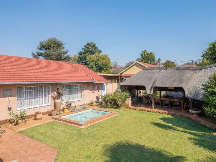 Edenvale Central House For Sale: 3 beds, pool, bar, garden, double carport.