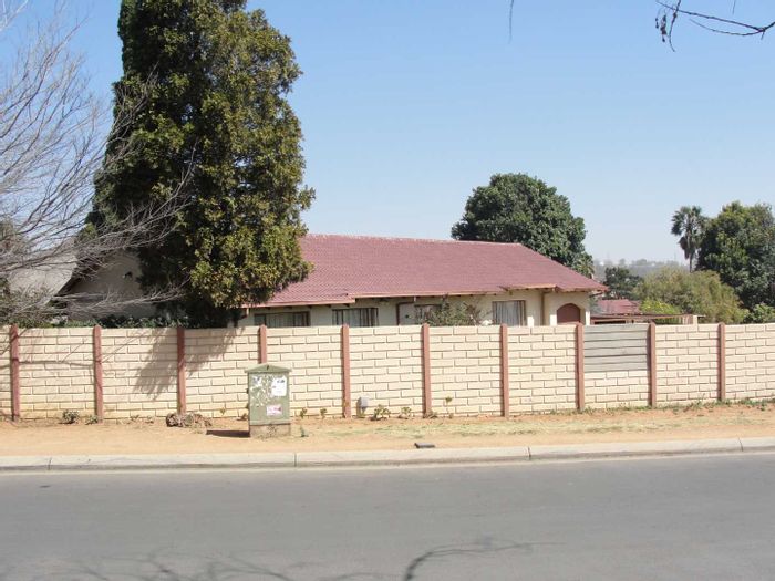 For Sale: House in Birch Acres Ext 6 with 3 bedrooms, garage, and spacious yard.