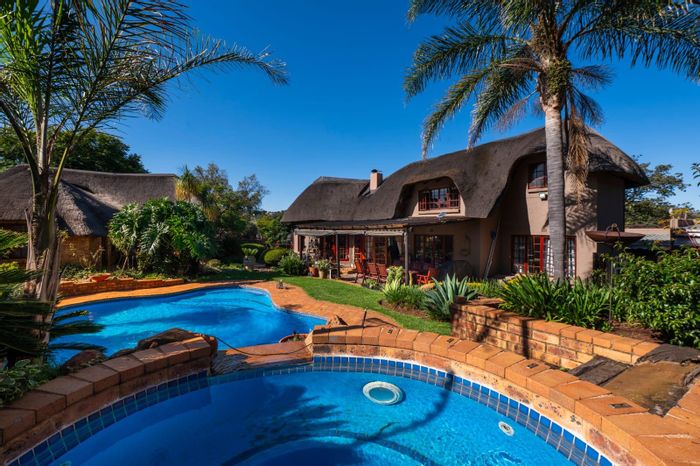Glenvista House For Sale: Pool, cottage, borehole, and inverter power system included.