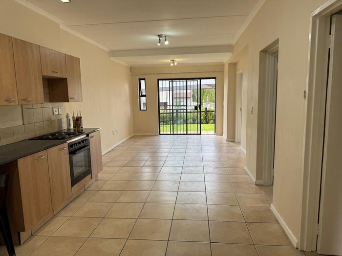 2-Bedroom Apartment To Rent in Sunninghill with Pool, Clubhouse, and Security.