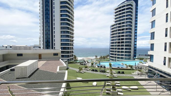 Sea-facing apartment in Umhlanga Rocks Central with pool, security, and beach access. To Rent.