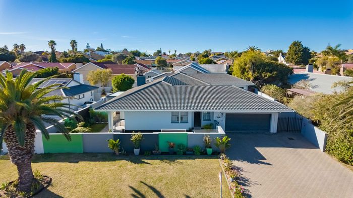 Bayview House For Sale: 3 beds, jacuzzi, braai room, inverter, low-maintenance garden.