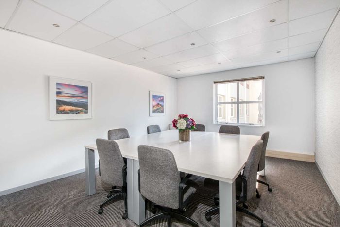 Bryanston Office To Rent: Flexible 45 sqm space with shared amenities and support.