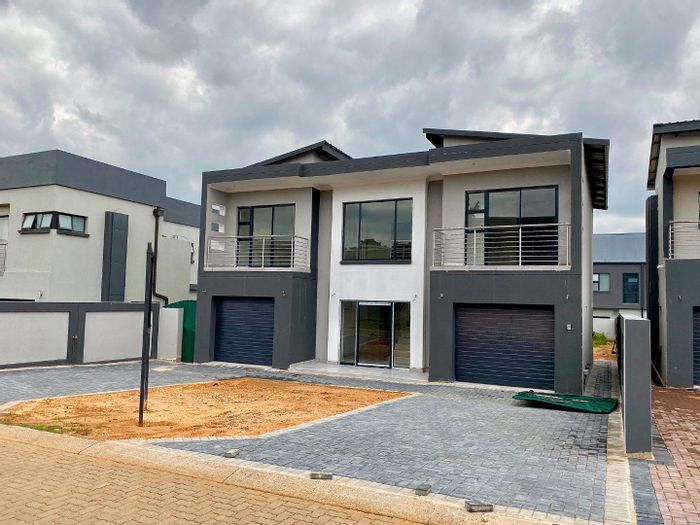 For Sale: House in Roodepark Eco Estate with 4 beds, security, nature views.