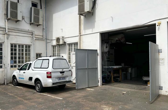 Industrial Property For Sale in Glen Anil: 280m², security, 3-phase power, parking.