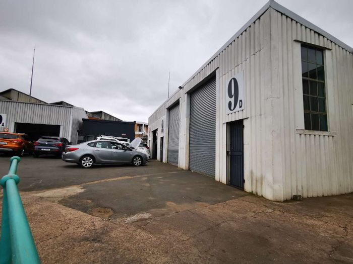 Pineside Industrial Warehouse To Rent: 180m2 space plus 200m2 exclusive yard.