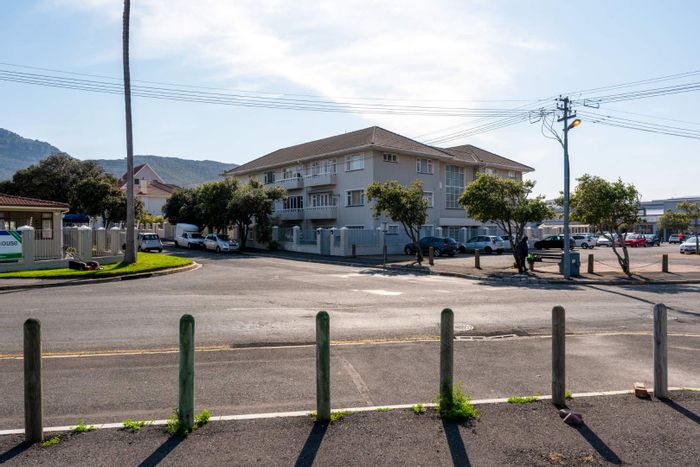 For Sale: House in Fish Hoek Central with secure parking and close to beach.