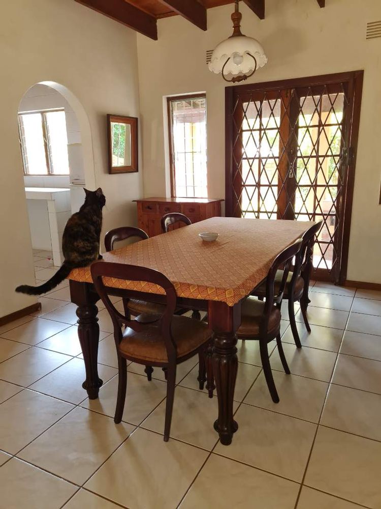 Dining area, cat optional extra 