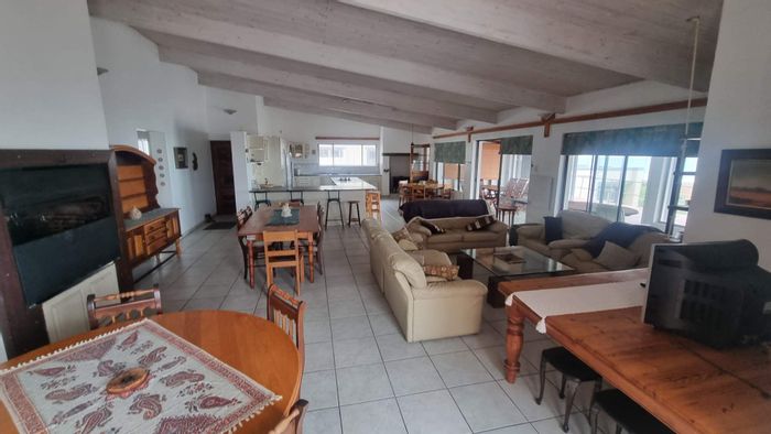 Property #2403609, House For Sale in Yzerfontein Central