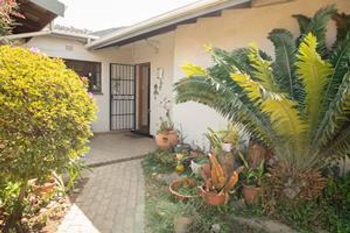 Property #2204615, House for sale in Farrarmere