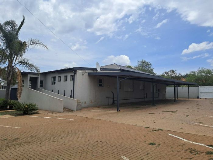 Northmead Business Space To Rent: Prime location, ample parking, flexible layout available.