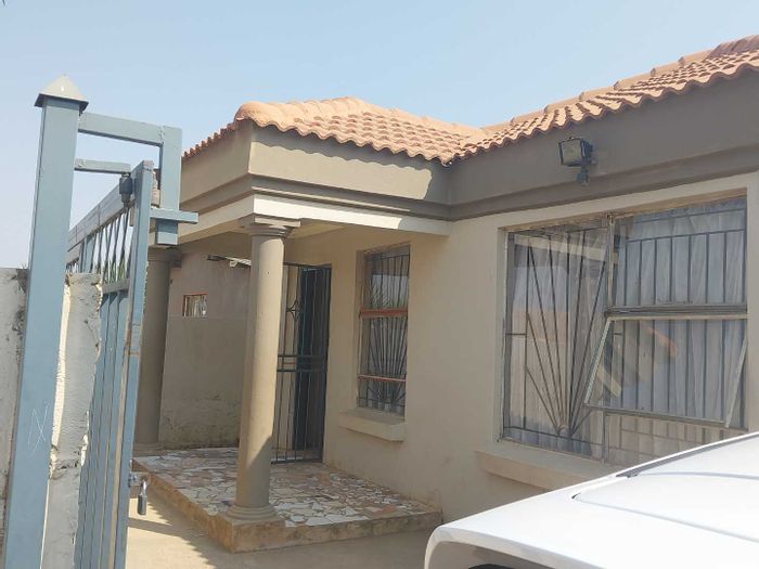 Charming 3-Bed House with Outside Room near Solomon Mahlangu Road - For Sale!