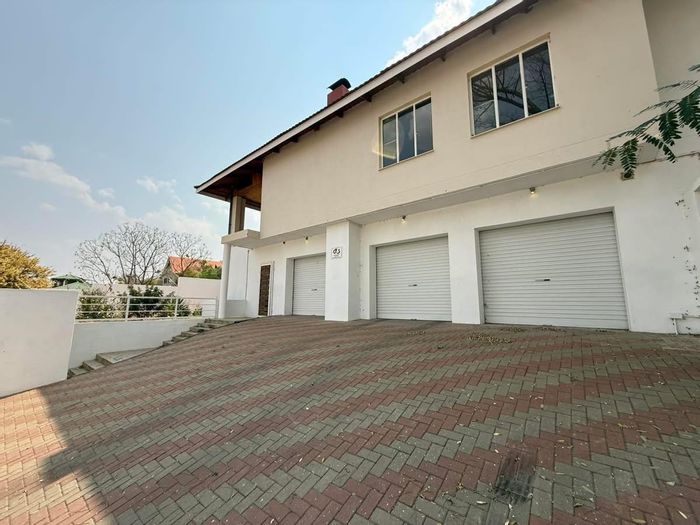 Ludwigsdorf House For Sale: Spacious home with flatlet, triple garage, and security features.