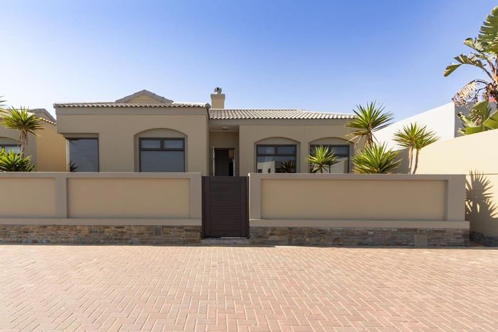 Property #2412427, Townhouse For Sale in Dolphin Beach