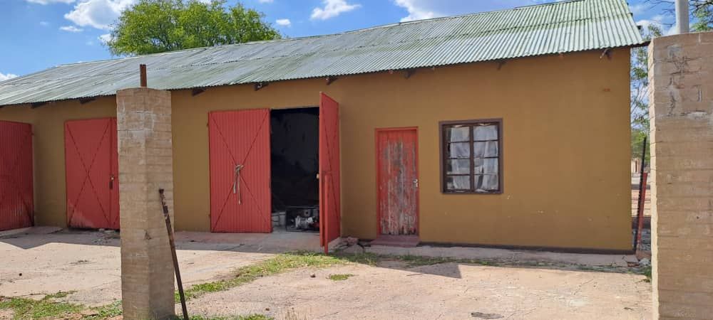 Building to store farm vehicles and other equipment