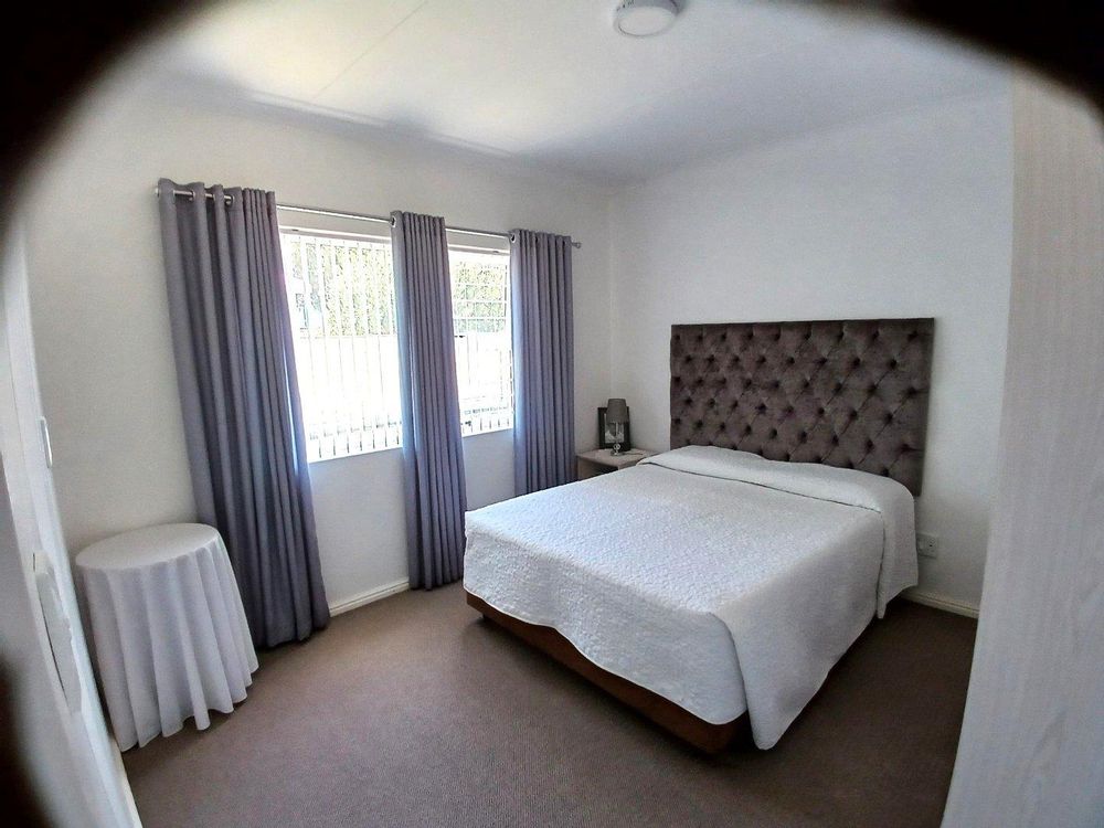 Same Main (en suite) Bedroom; now in the opposite direction.