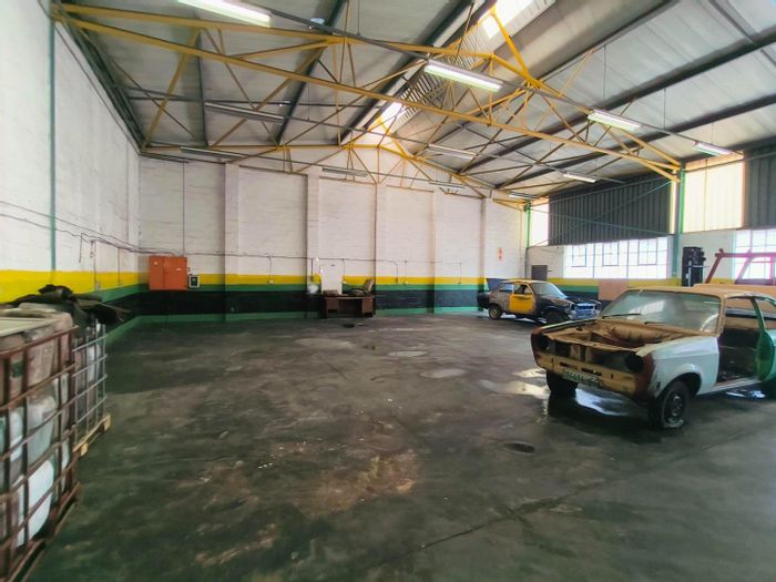 Industrial space to rent in New Germany with 24-hour security and large access.