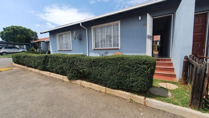 Property #2011292, Townhouse sold in Roodepoort West