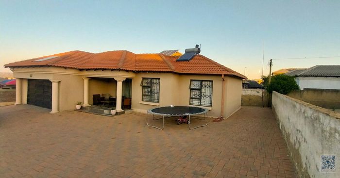 For Sale: House in Olievenhoutbosch with 3 bedrooms, double garage, and home office.