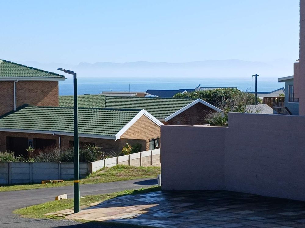 Same as previous photo; now zoomed in a bit.