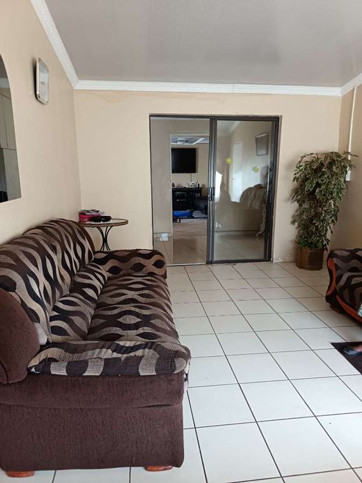 Kocksoord Small Holding For Sale: 3 beds, entertainment area, guest houses, expansive land.