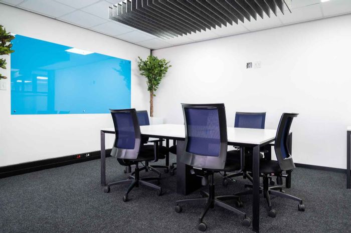 Office Space To Rent in Johannesburg North: Private office, shared workspace, 24/7 security.