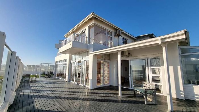 Property #2145290, Guest House For Sale in Vogelstrand