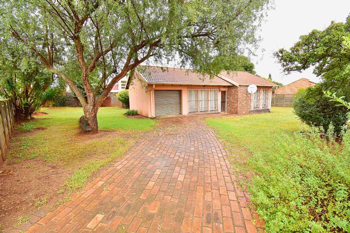 Property #2231894, House pending sale in Crystal Park Ext 1