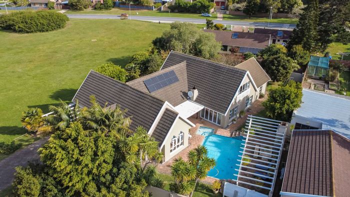 For Sale: Spacious 4-Bedroom House in Pari Park with Pool and Double Garage.