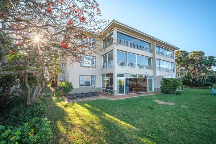 Ballito Central Apartment To Rent: 3 beds, pool, gym, tennis court, pet-friendly.