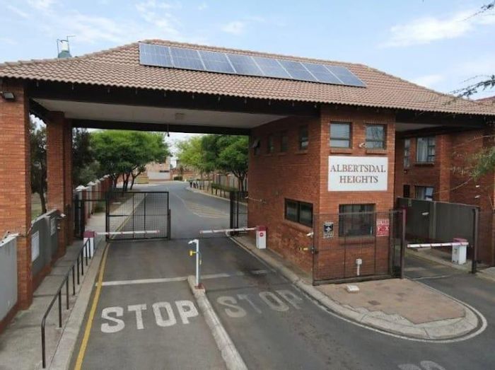 2-Bedroom Townhouse To Rent in Albertsdal with Security and Community Amenities.
