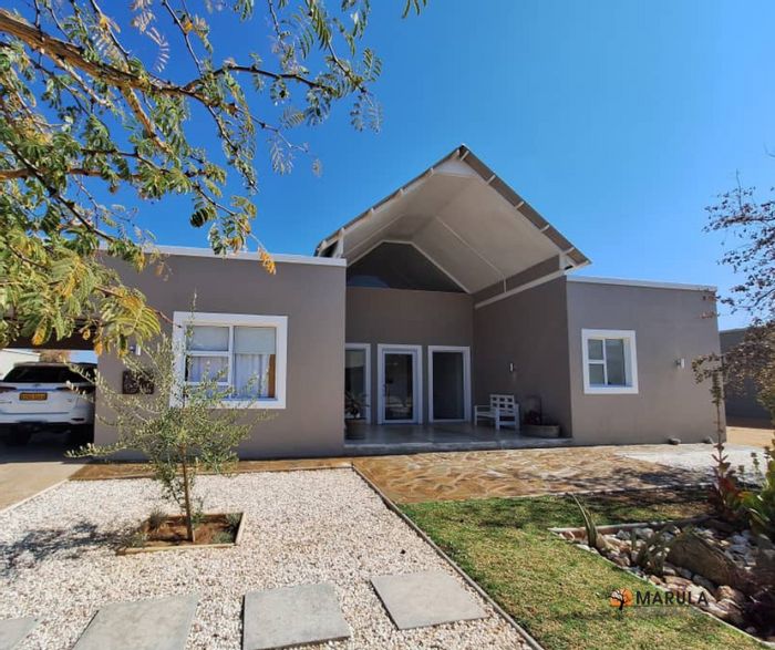 For Sale: House in Omeya Golf Estate with pool, clubhouse, and security amenities.