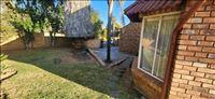 Property #2260074, House for sale in Van Riebeeck Park