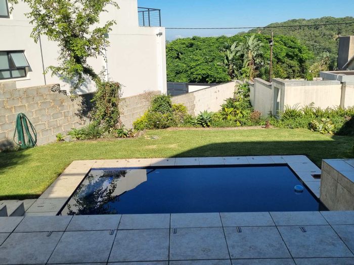 Bonza Bay House For Sale: 3 Bedrooms, Pool, Wine Cellar, Beach Access.