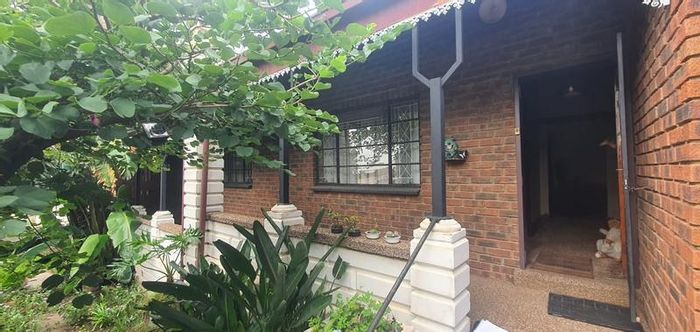 Spacious 5-bedroom house in Alberton North with garden, garage, and carport. For Sale.