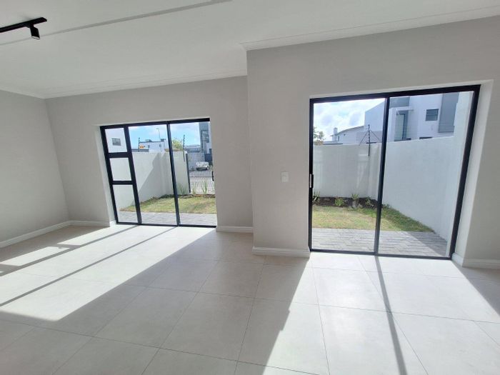 3-bedroom townhouse to rent in Sandown with customizable kitchen and spacious layout.